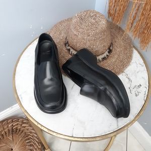 Dansko shinny black low platforms shoes